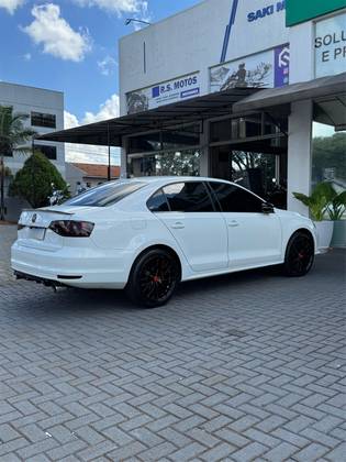 VOLKSWAGEN JETTA 2.0 TSI HIGHLINE 211CV GASOLINA 4P TIPTRONIC VOLKSWAGEN JETTA 2.0 TSI HIGHLINE 211CV GASOLINA 4P TIPTRONIC